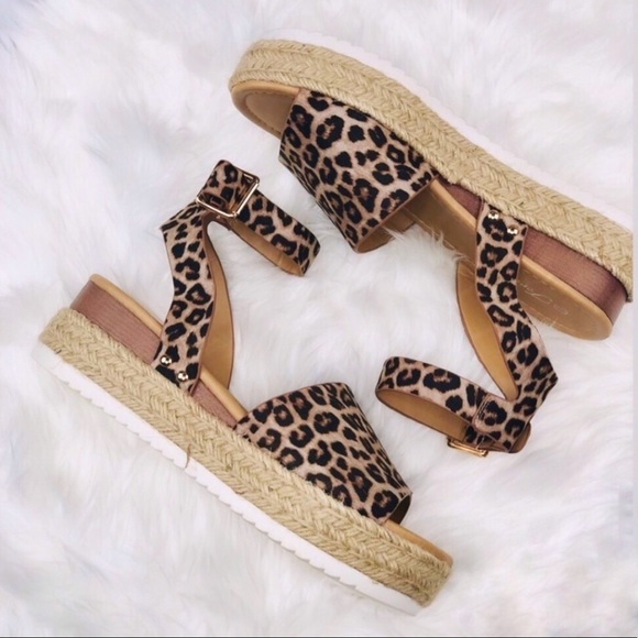 ✨NEW Luna Platform Sandal- in Leopard - Picture 2 of 6